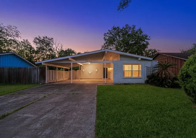 Homes for sale in Baytown, TX | 3002 Newcastle Dr, Baytown, TX 77521 | MLS# 68197294