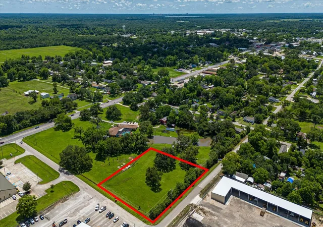 2nd image of 1150 E Brazos Ave, West Columbia, TX 77486 | MLS# 13488152