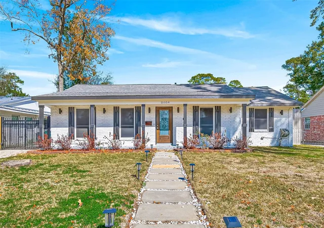 Photo 1 of Single family home for sale at 10054 Cedardale Dr, Houston, TX 77055 | MLS# 37688157 | Listing updated on 2026-08-27