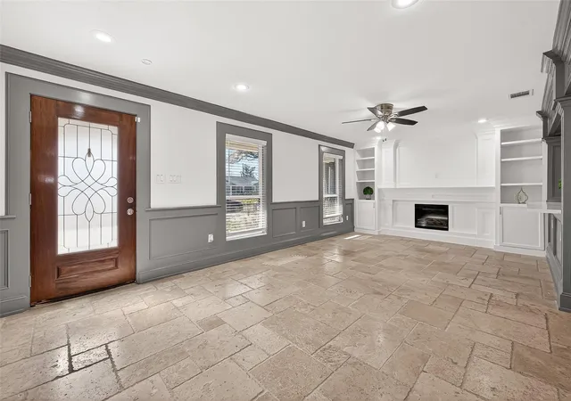 Photo 4 of Single family home for sale at 10054 Cedardale Dr, Houston, TX 77055 | MLS# 37688157 | Listing updated on 2026-08-27