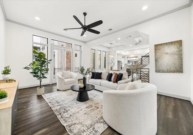 4th image of 1012 Robin St, Houston, TX 77019 | MLS# 61157338
