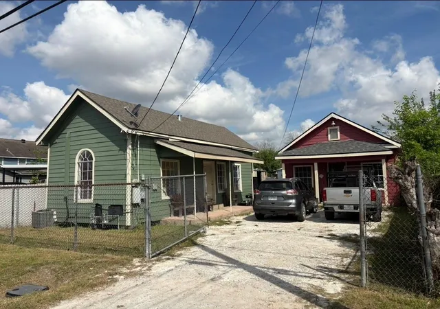 2nd image of 3817 Lila St, Houston, TX 77026 | MLS# 72684483
