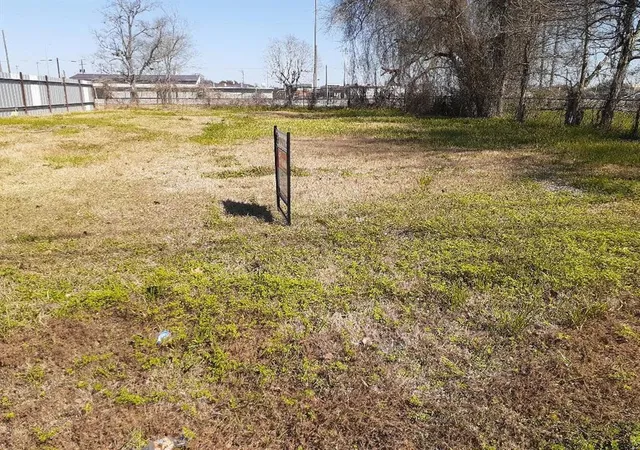 4th image of 1112 Johnson St, Baytown, TX 77520 | MLS# 6128083