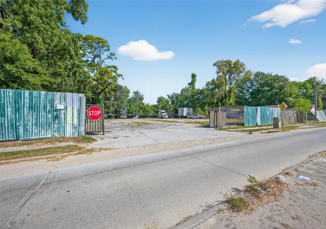 Photo 1 of Sale Pending at 7517 Ley Rd, Houston, TX 77028 | MLS# 11251197 | Listing updated on 2026-08-17