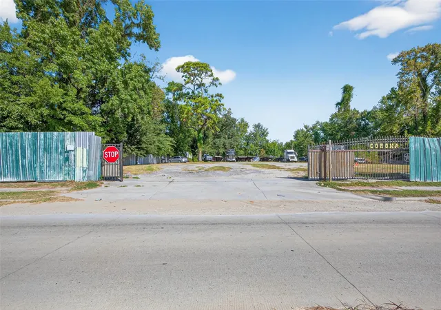 Photo 2 of Sale Pending at 7517 Ley Rd, Houston, TX 77028 | MLS# 11251197 | Listing updated on 2026-08-17
