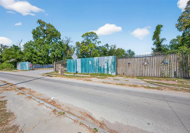 Photo 3 of Sale Pending at 7517 Ley Rd, Houston, TX 77028 | MLS# 11251197 | Listing updated on 2026-08-17