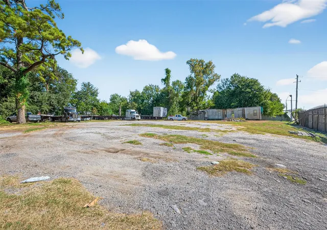 Photo 3 of Sale Pending at 7517 Ley Rd, Houston, TX 77028 | MLS# 11251197 | Listing updated on 2026-08-17