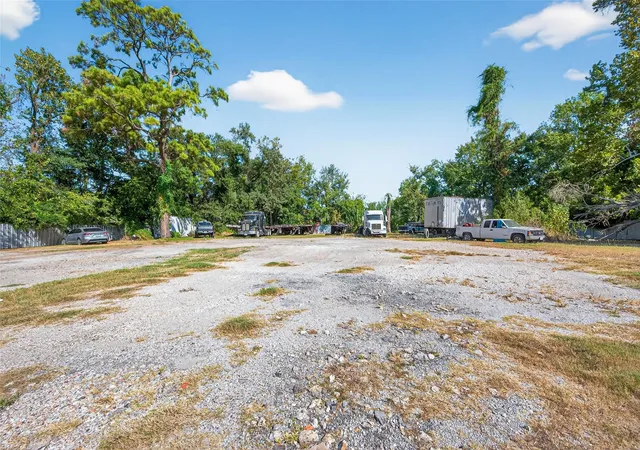 Photo 4 of Sale Pending at 7517 Ley Rd, Houston, TX 77028 | MLS# 11251197 | Listing updated on 2026-08-17
