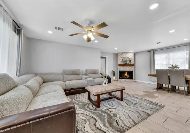 4th image of 822 Dutch St, Deer Park, TX 77536 | MLS# 61767898