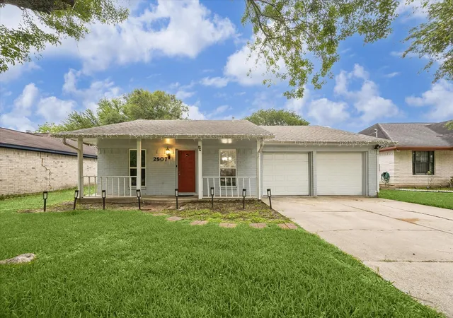 2nd image of 2907 Arkansas Ave, Dickinson, TX 77539 | MLS# 54270782