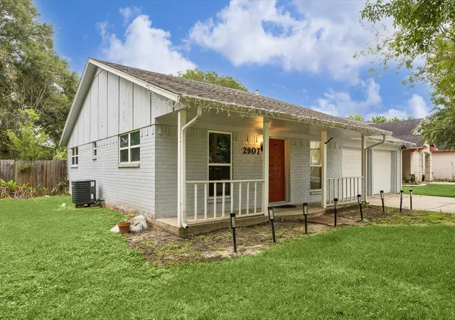 3rd image of 2907 Arkansas Ave, Dickinson, TX 77539 | MLS# 54270782