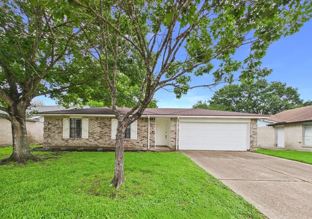 Homes for sale in La Porte, TX | 4922 Creekview Dr, La Porte, TX 77571 | MLS# 49998723