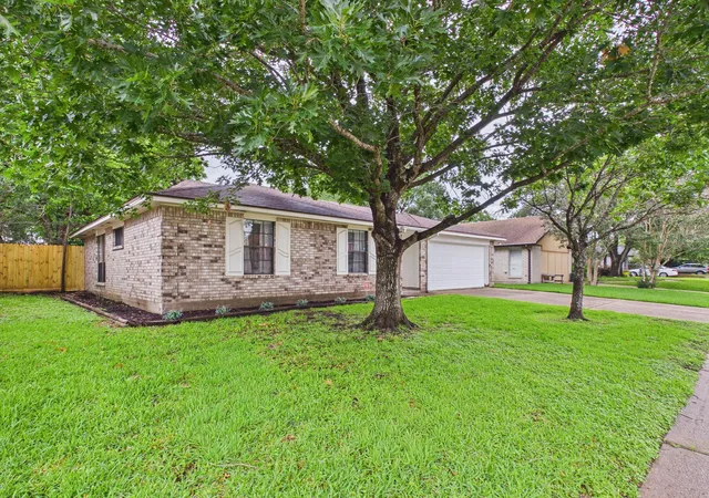 Homes for sale in La Porte, TX | 4922 Creekview Dr, La Porte, TX 77571 | MLS# 49998723