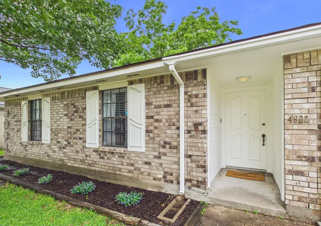 Homes for sale in La Porte, TX | 4922 Creekview Dr, La Porte, TX 77571 | MLS# 49998723