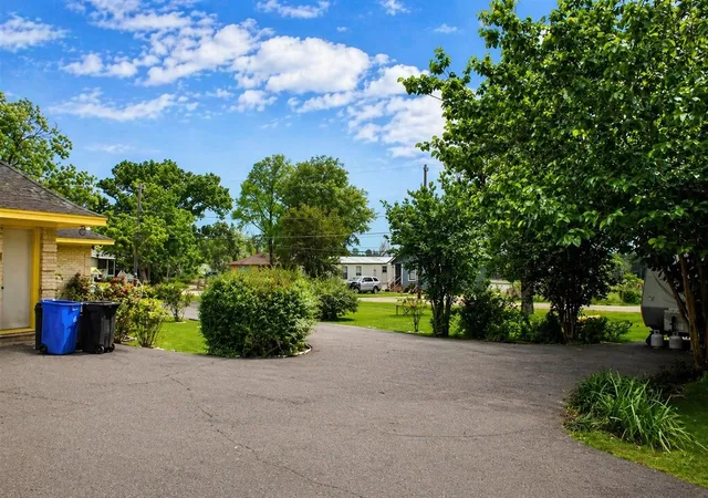 12th image of 206 Riverside St, Highlands, TX 77562 | MLS# 47800652
