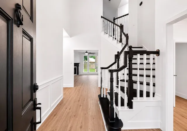 2nd image of 523 Rampart Ln, Conroe, TX 77302 | MLS# 50125184