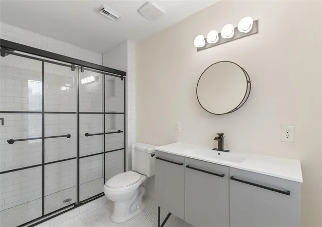Photo 3 of Sale Pending at 1216 Cleveland St, Houston, TX 77019 | MLS# 22903529 | Listing updated on 2026-09-15