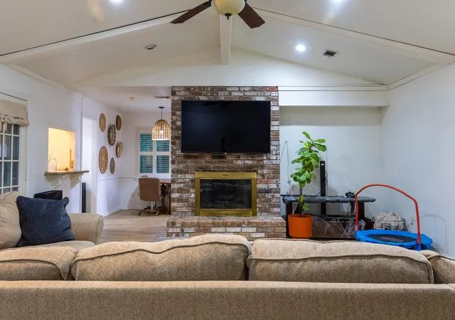 Photo 3 of Single family home for sale at 5711 Olympia Flds Ln, Houston, TX 77069 | MLS# 58472237 | Listing updated on 2026-07-19