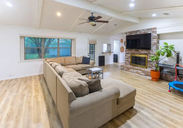 Photo 4 of Single family home for sale at 5711 Olympia Flds Ln, Houston, TX 77069 | MLS# 58472237 | Listing updated on 2026-07-19