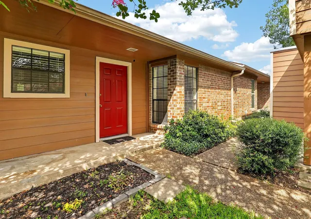 3rd image of 2822 Oakside Dr, Bryan, TX 77802 | MLS# 98466194