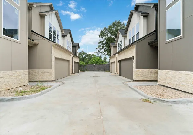 Photo 3 of Single family home for sale at 6539 Sealey St, Houston, TX 77091 | MLS# 97816893 | Listing updated on 2026-09-20