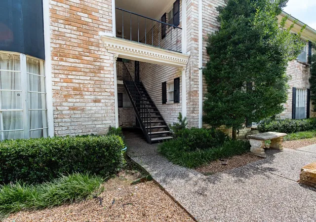 2nd image of 7900 Westheimer Rd #216, Houston, TX 77063 | MLS# 7522857