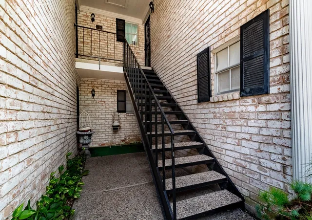 3rd image of 7900 Westheimer Rd #216, Houston, TX 77063 | MLS# 7522857