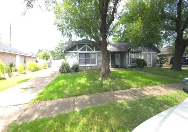 Photo 2 of Single family home for sale at 3819 Westmeadow Dr, Houston, TX 77082 | MLS# 44288647 | Listing updated on 2026-08-19