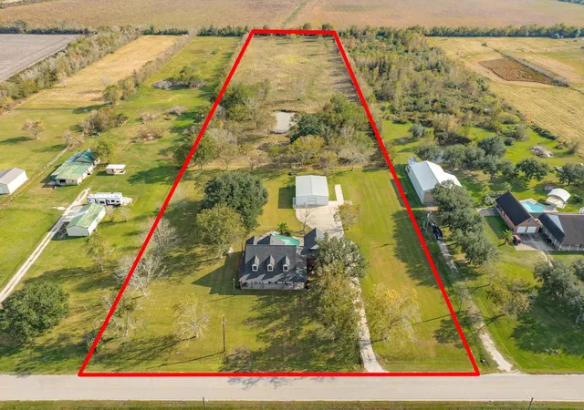 Photo 3 of Sale Pending at 310 County Rd 47, Angleton, TX 77515 | MLS# 14516361 | Listing updated on 2026-09-11
