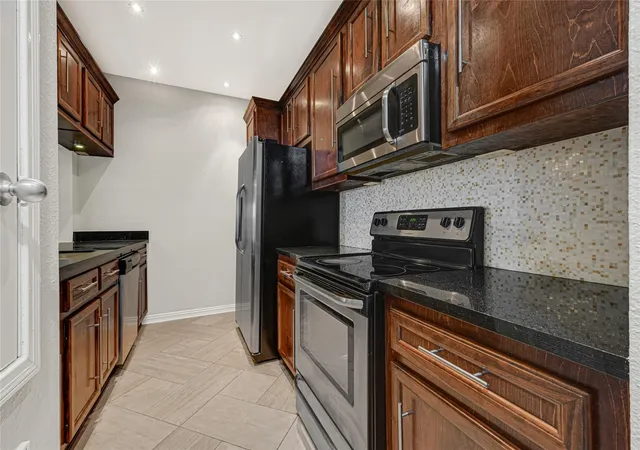 Photo 2 of Sale Pending at 17487 Red Oak Dr #7487, Houston, TX 77090 | MLS# 38521968 | Listing updated on 2026-09-15