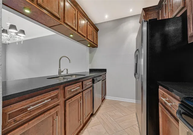 Photo 3 of Sale Pending at 17487 Red Oak Dr #7487, Houston, TX 77090 | MLS# 38521968 | Listing updated on 2026-09-15