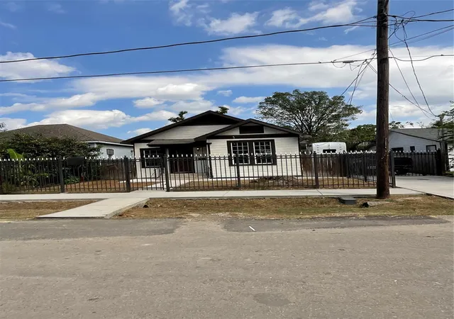 Homes for sale in Houston, TX | 2206 Stevens St, Houston, TX 77026 | MLS# 25716113