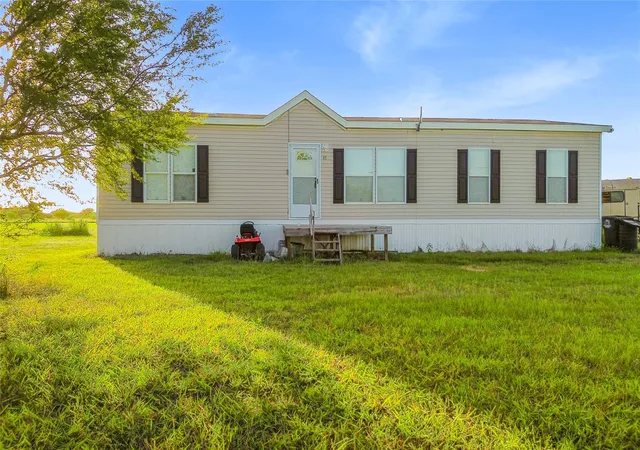 Photo 1 of Sale Pending at 43 Ironwood Rd, Victoria, TX 77904 | MLS# 57099343 | Listing updated on 2026-09-14