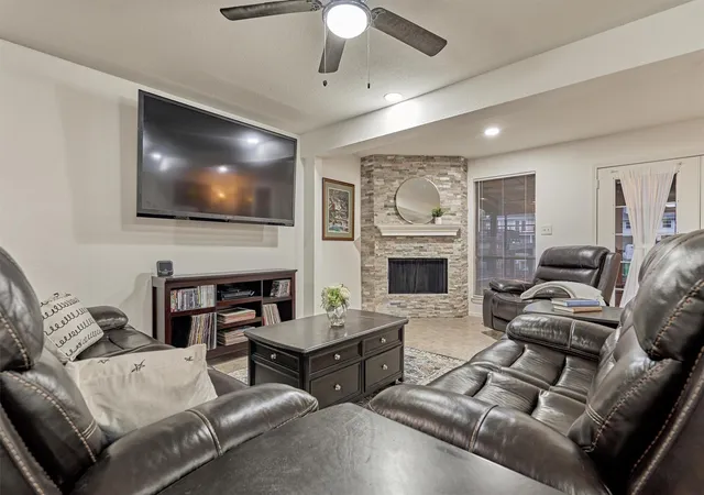 5th image of 807 Paradise Ln, Montgomery, TX 77356 | MLS# 64277274