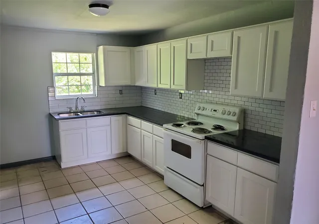 1st image of 4833 Alvin St, Houston, TX 77033 | MLS# 29072468
