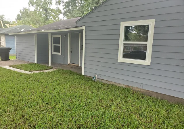 2nd image of 4833 Alvin St, Houston, TX 77033 | MLS# 29072468