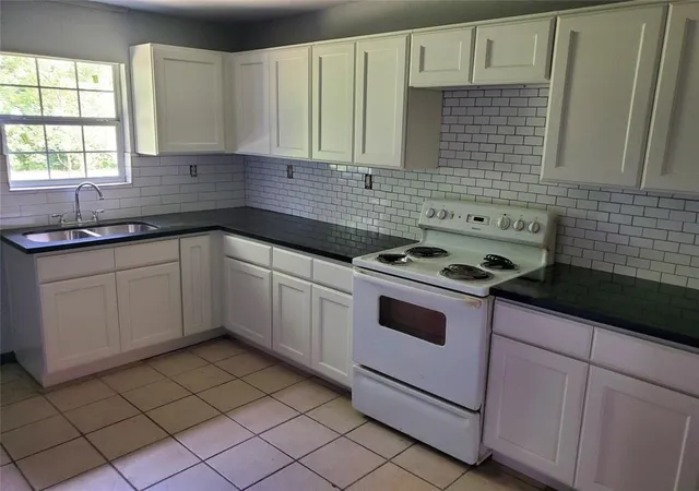3rd image of 4833 Alvin St, Houston, TX 77033 | MLS# 29072468