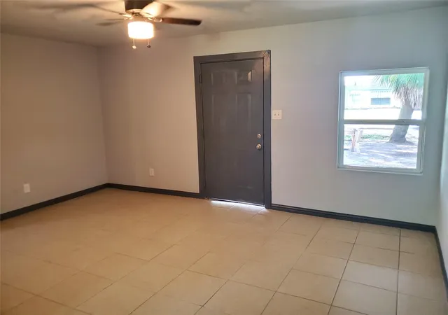 4th image of 4833 Alvin St, Houston, TX 77033 | MLS# 29072468
