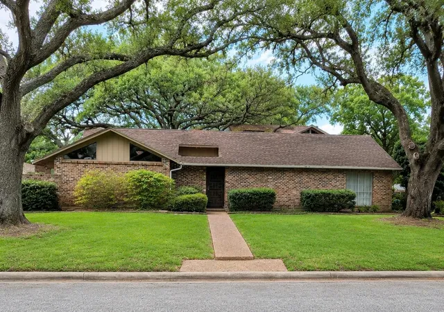 1st image of 2721 Oak Dr, Bay City, TX 77414 | MLS# 10744313