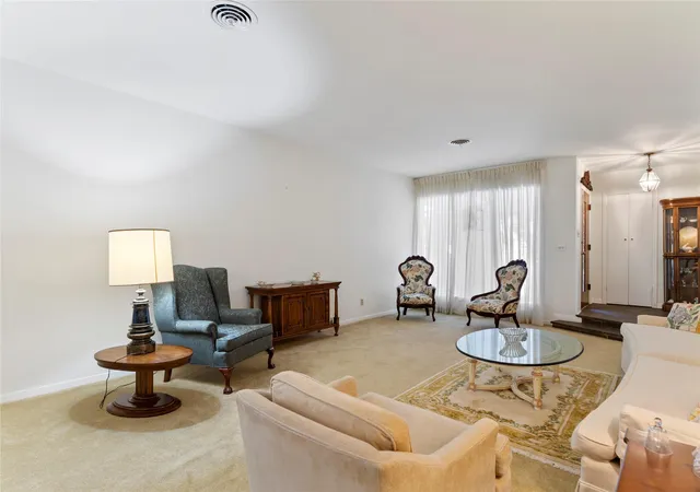 4th image of 2721 Oak Dr, Bay City, TX 77414 | MLS# 10744313