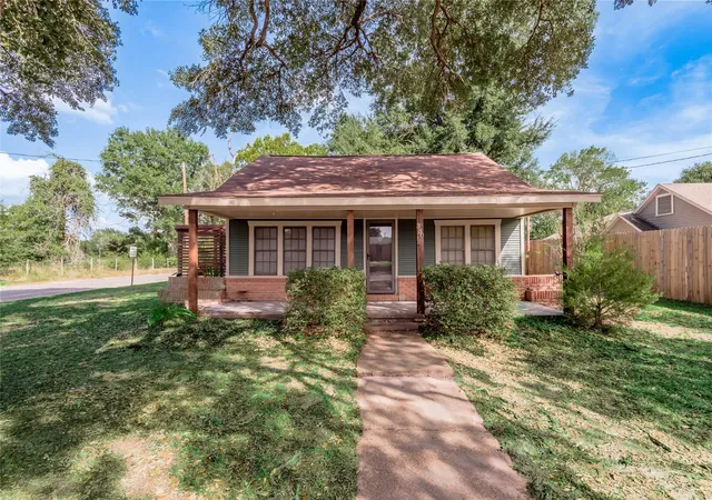 Photo 2 of Single family home for sale at 380 N Main St, Groveton, TX 75845 | MLS# 73291129 | Listing updated on 2026-08-18