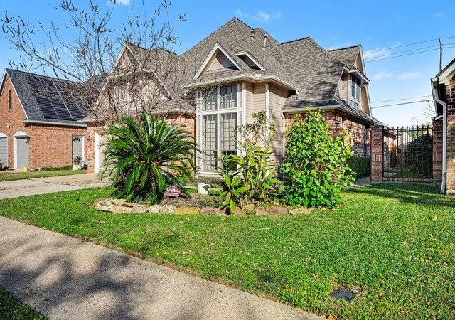 Photo 3 of Single family home for sale at 1321 Garden Ct, Deer Park, TX 77536 | MLS# 23594426 | Listing updated on 2026-09-26