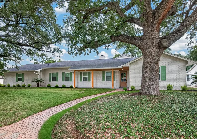 1st image of 11322 Oak Spring Dr E, Houston, TX 77043 | MLS# 54006498