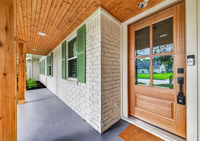 2nd image of 11322 Oak Spring Dr E, Houston, TX 77043 | MLS# 54006498