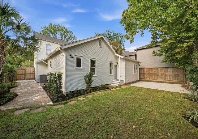 32nd image of 516 Woodland St, Houston, TX 77009 | MLS# 83758464