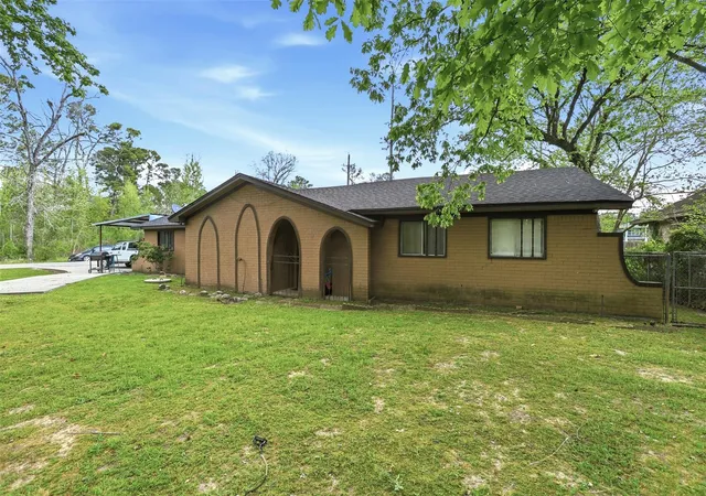 Photo 3 of Single family home for sale at 21818 Forest Glade Dr, Humble, TX 77338 | MLS# 5665110 | Listing updated on 2026-04-15