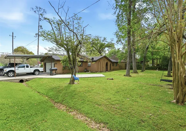 Photo 4 of Single family home for sale at 21818 Forest Glade Dr, Humble, TX 77338 | MLS# 5665110 | Listing updated on 2026-04-15