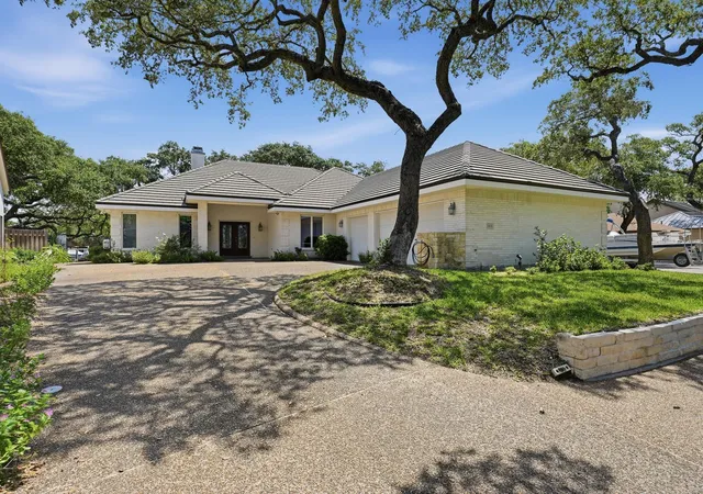 3rd image of 2513 Turkey Neck Cir, Rockport, TX 78382 | MLS# 72598724