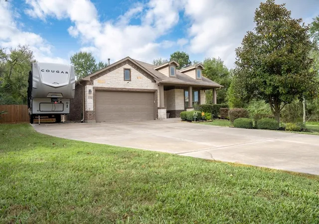 2nd image of 13874 Oak Manor Dr, Willis, TX 77318 | MLS# 76540668