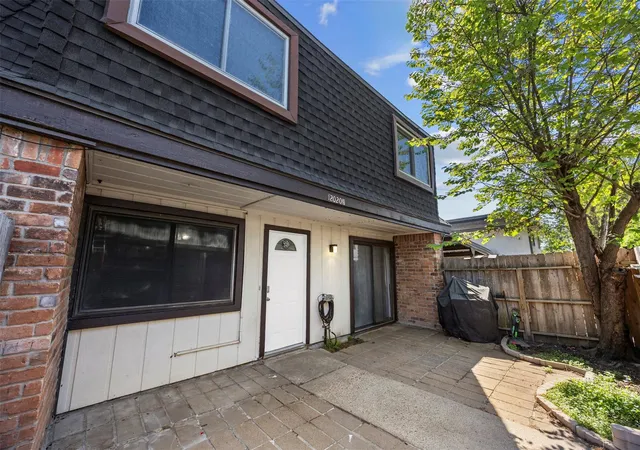 Townhouse for sale at 12020 Mighty Oak Dr #B, Houston, TX 77066 | MLS# 92065216